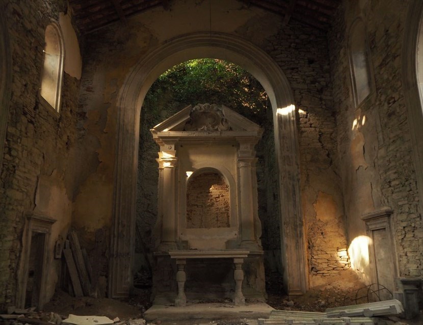 Chiesa abbandonata della Madonna dei Fossi a Pomino (Rufina)