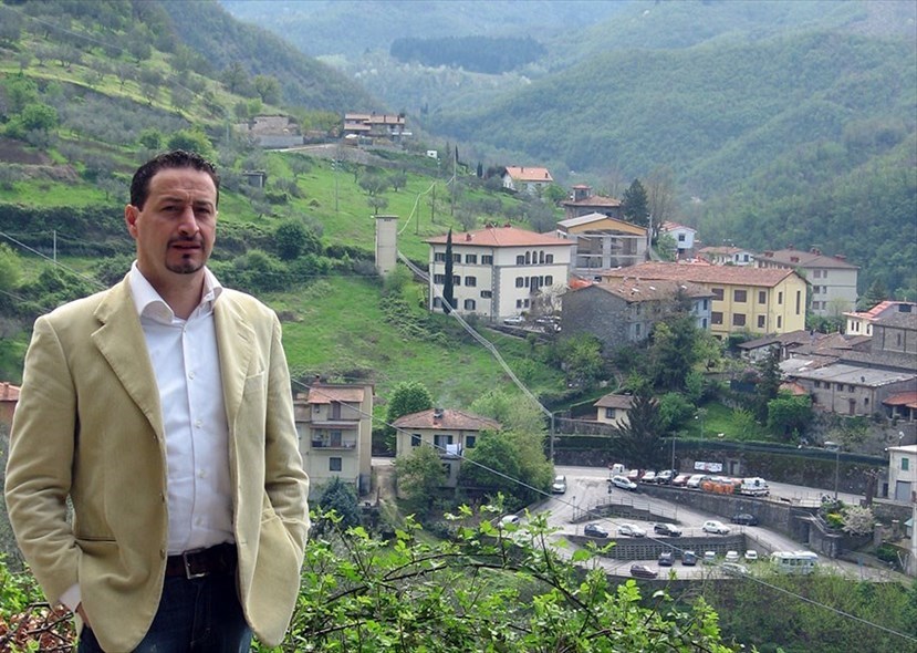 2 giugno. Botta e risposta dell'ex Sindaco ad Oliva:"Non ricorda iniziative perché non presente!"