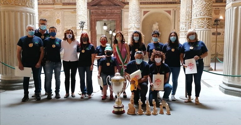 I ragazzi della Vab con la vicesindaca Giachi e l'Assessora Bettini