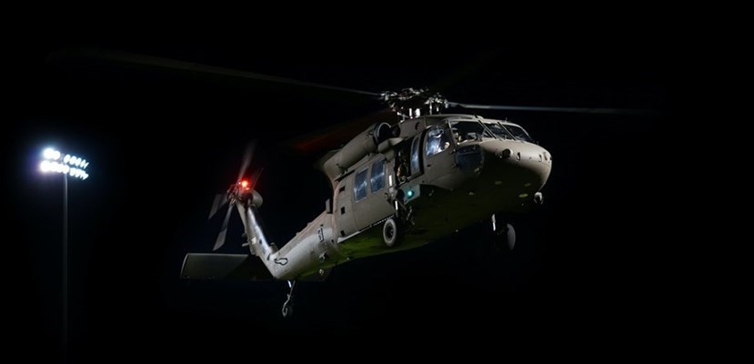 Elicottero di notte. Foto di repertorio