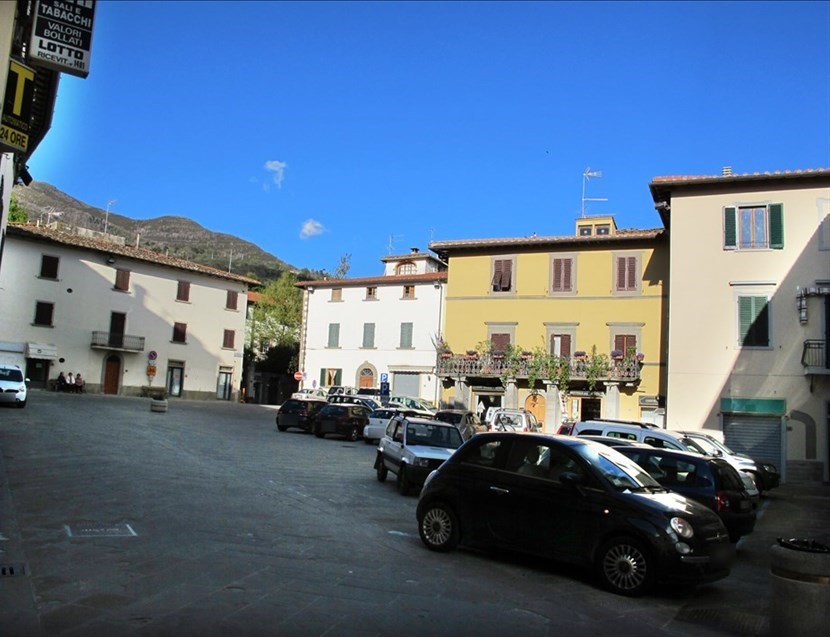 Piazza potente - Reggello