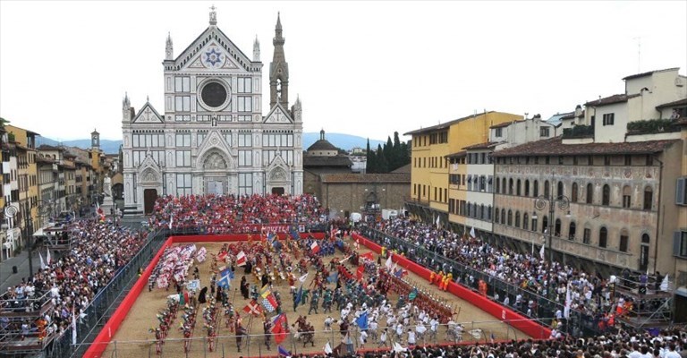 Piazza Santa Croce in occasione del calcio storico