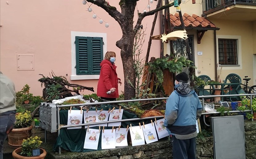 Il ceppo in allestimento, nella frazione del Viliani