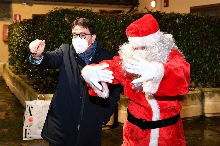 L'inaugurazione dell'albero