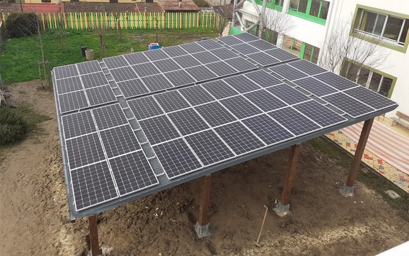 La tettoia fotovoltaica alla scuola dell'infanzia di Dicomano