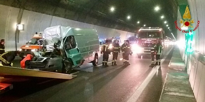 Un incidente in galleria sulla Variante. Foto di repertorio