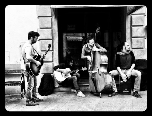 Armati di accordi. Al Borgo Acustico “Easy Ryders” e “The Beatles”