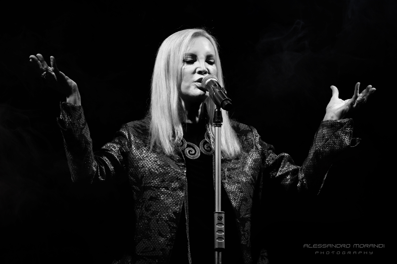 Patty Pravo in concerto a Firenze, una carriera lunga 50 anni.