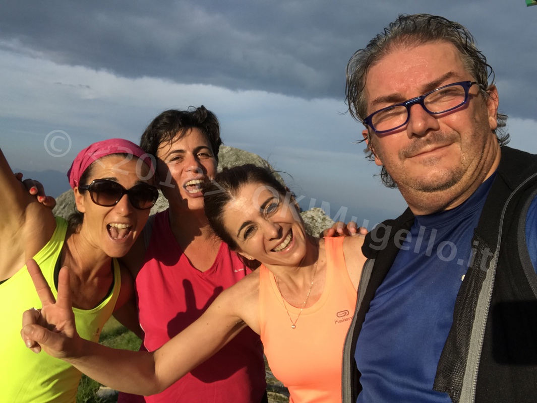 La Luna Rossa e l'alba in Apuane. Dall'obiettivo di Alessio Orlandini e Saverio Zeni