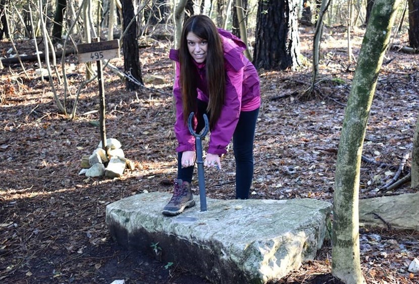 “Zaino in spalla”alla ricerca della spada nella roccia e di cimiteri abbandonati: il sentiero sopra Pontassieve