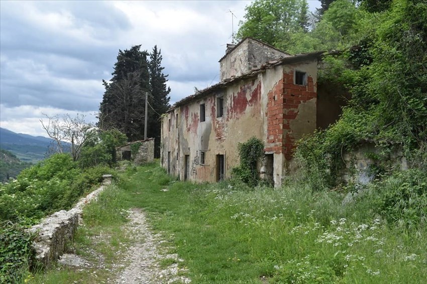 Casa abbandonata lungo il Sentiero della Memoria