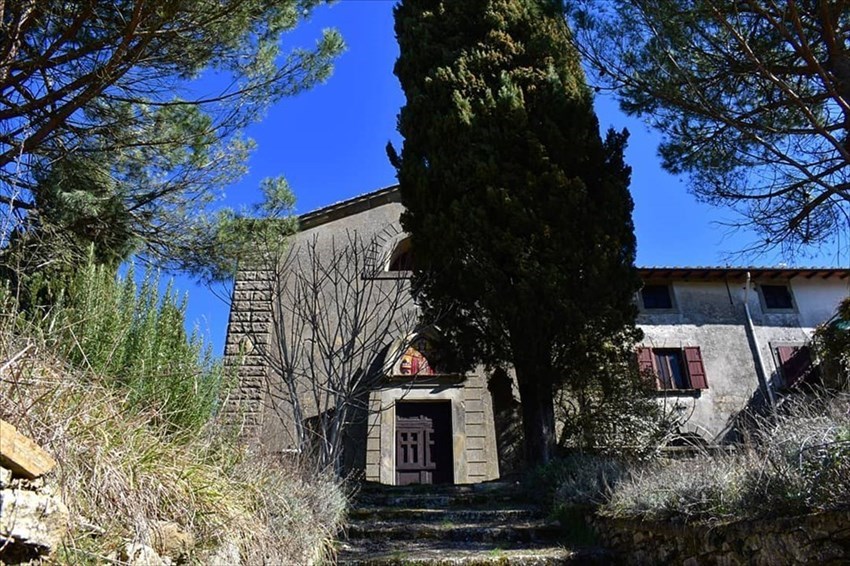 Scalinata ed ingresso della Chiesa di San Martino a Scopeto