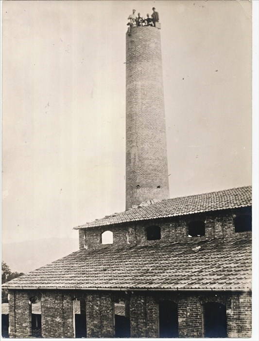 Fine ‘800. Si costruisce, più alta della prima,  la seconda ciminiera