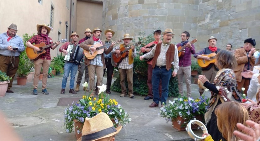 Stanotte si torna dopo due anni a Cantar Maggio. La foto