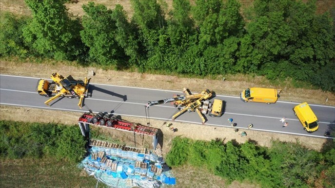 Le immagini del Drone delle operazioni di rimozione del rimorchio fuori strada a Panna